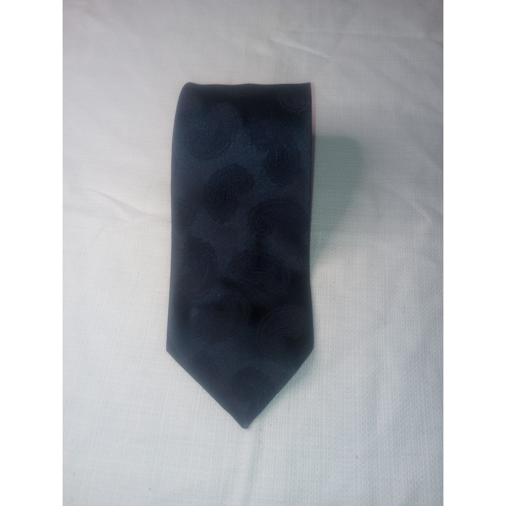 Wembley Dark‎ Blue Paisley Pattern Silk And Polyester USA Tie Classic